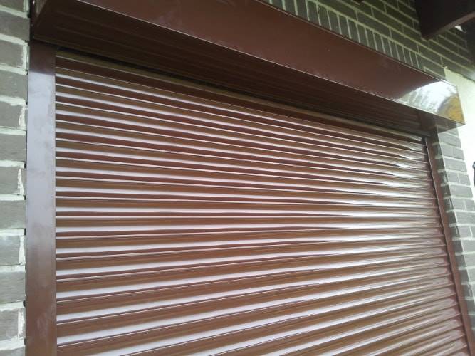 Rulou cu caseta dreptunghiulara aplicata si lamela extrudata